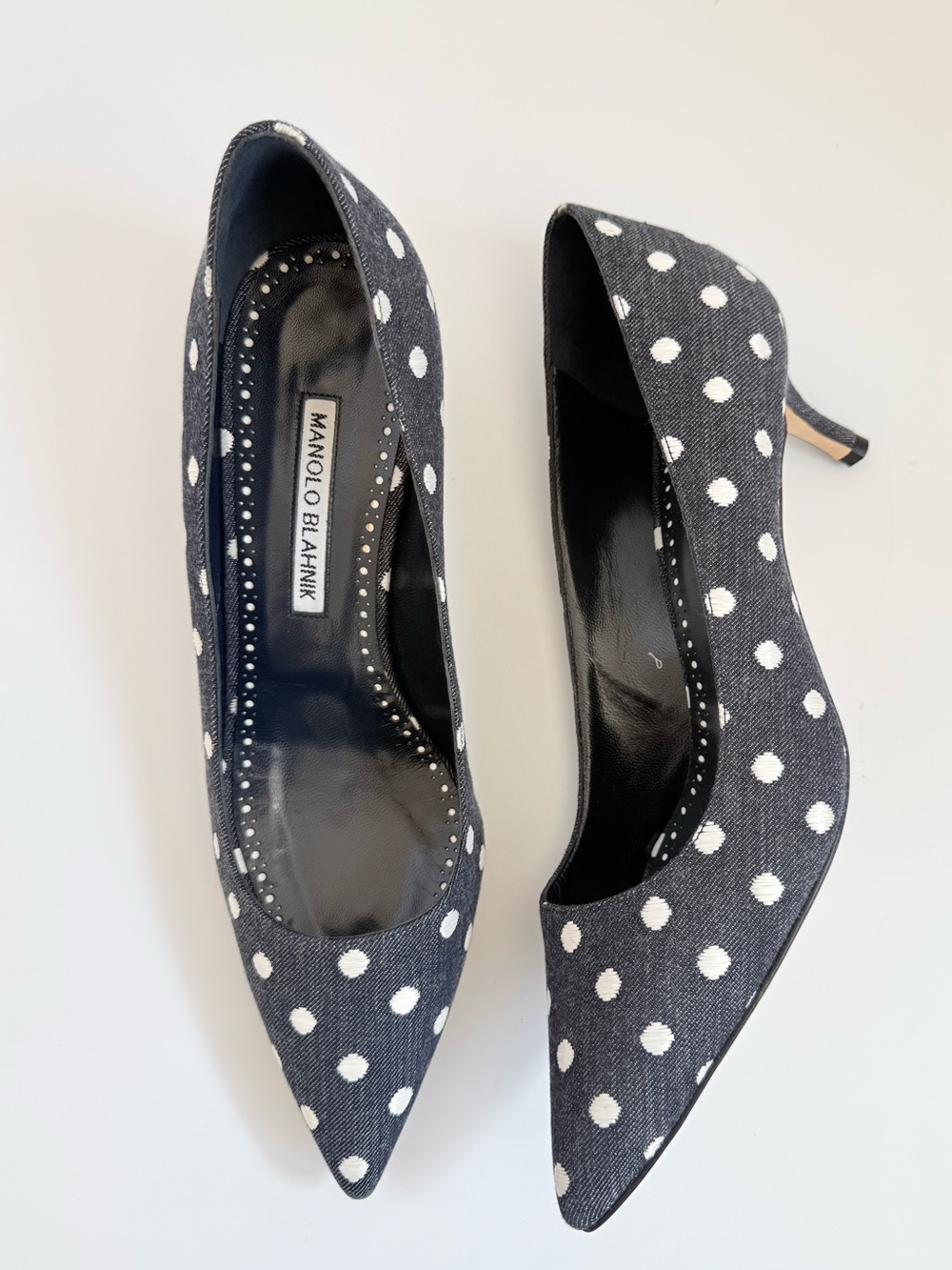 Manolo Blahnik BB 50 Dark Navy Denim White Polka Dot Kitten Heel Pumps EU 39